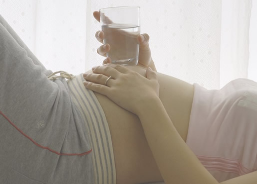 怀孕期常用手机可危害胎儿
