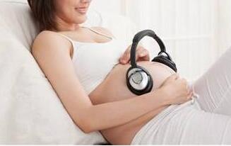 专家提示孕妇抚摸肚皮方法错误可致早产