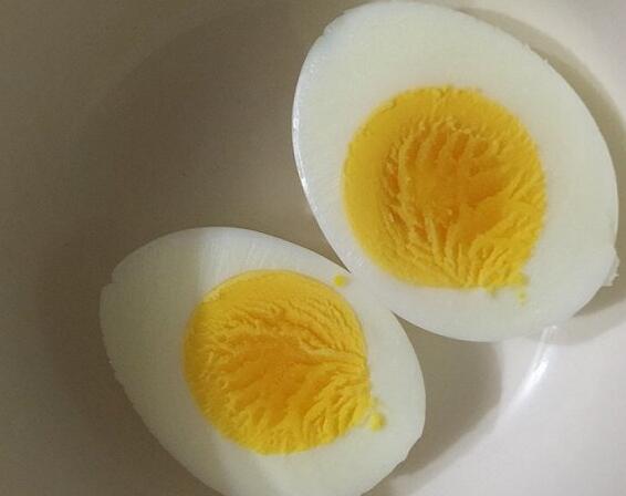 学龄前孩子不宜吃半生熟鸡蛋