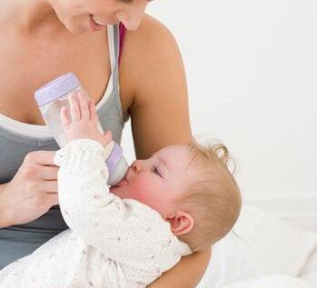 宝宝总吐泡泡会是肺炎吗？