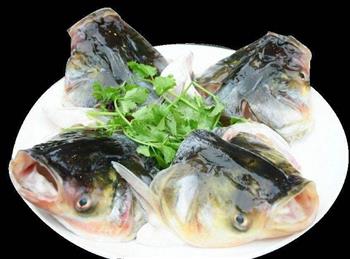 葱豉豆腐鱼头汤－孕期食谱